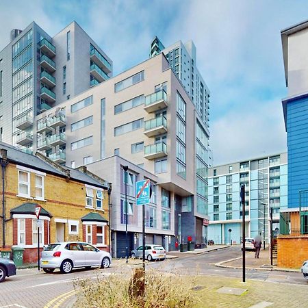 Central Flat In Stratford Just Steps From Westfield And The London Stadium Apartment Exterior photo